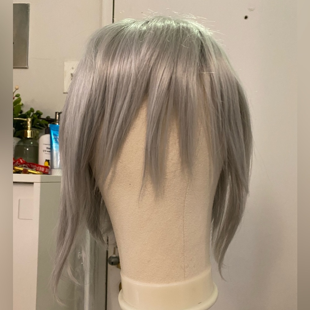 Arda Wigs - Jaguar Silky cosplay wig in silver - NWOT